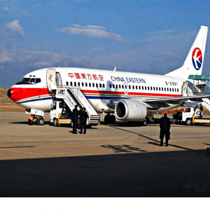 新桥机场托运航空快运业稳步发展的原因是什么？